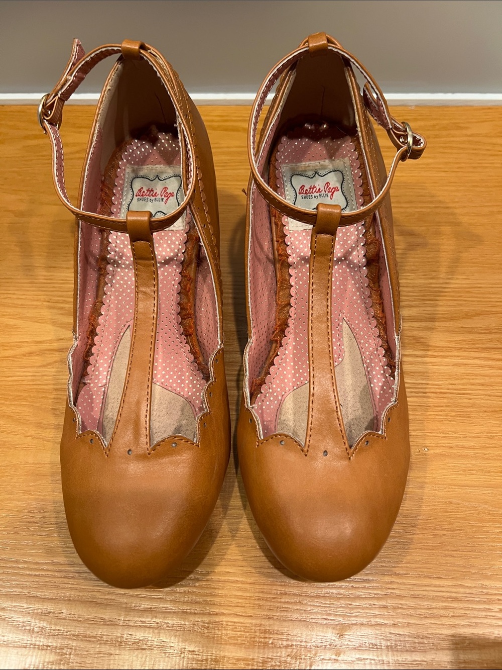bettie page by ellie t strap closed tie pumps vintage inspired size 8 Lt. brown